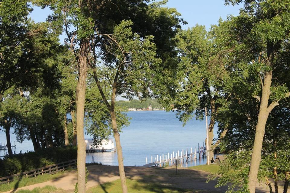 Okoboji Commons Hotel Exterior photo