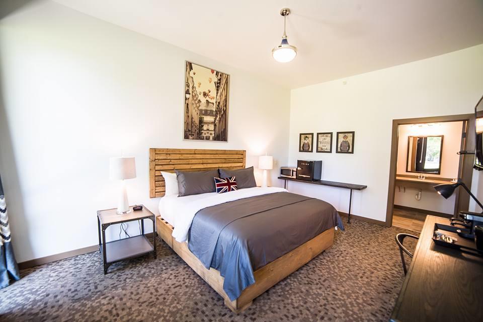 Okoboji Commons Hotel Exterior photo