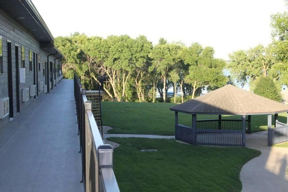 Okoboji Commons Hotel Exterior photo