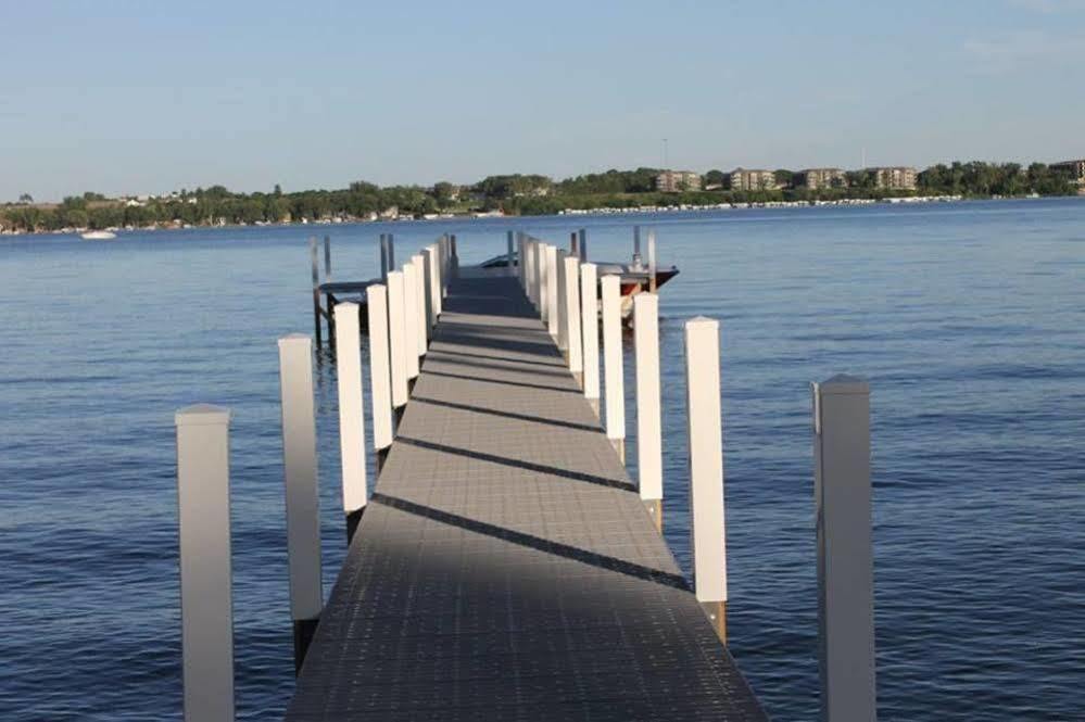 Okoboji Commons Hotel Exterior photo
